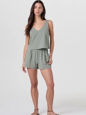 EUC Vuori Villa Textured Crop Tank in Laurel sz M